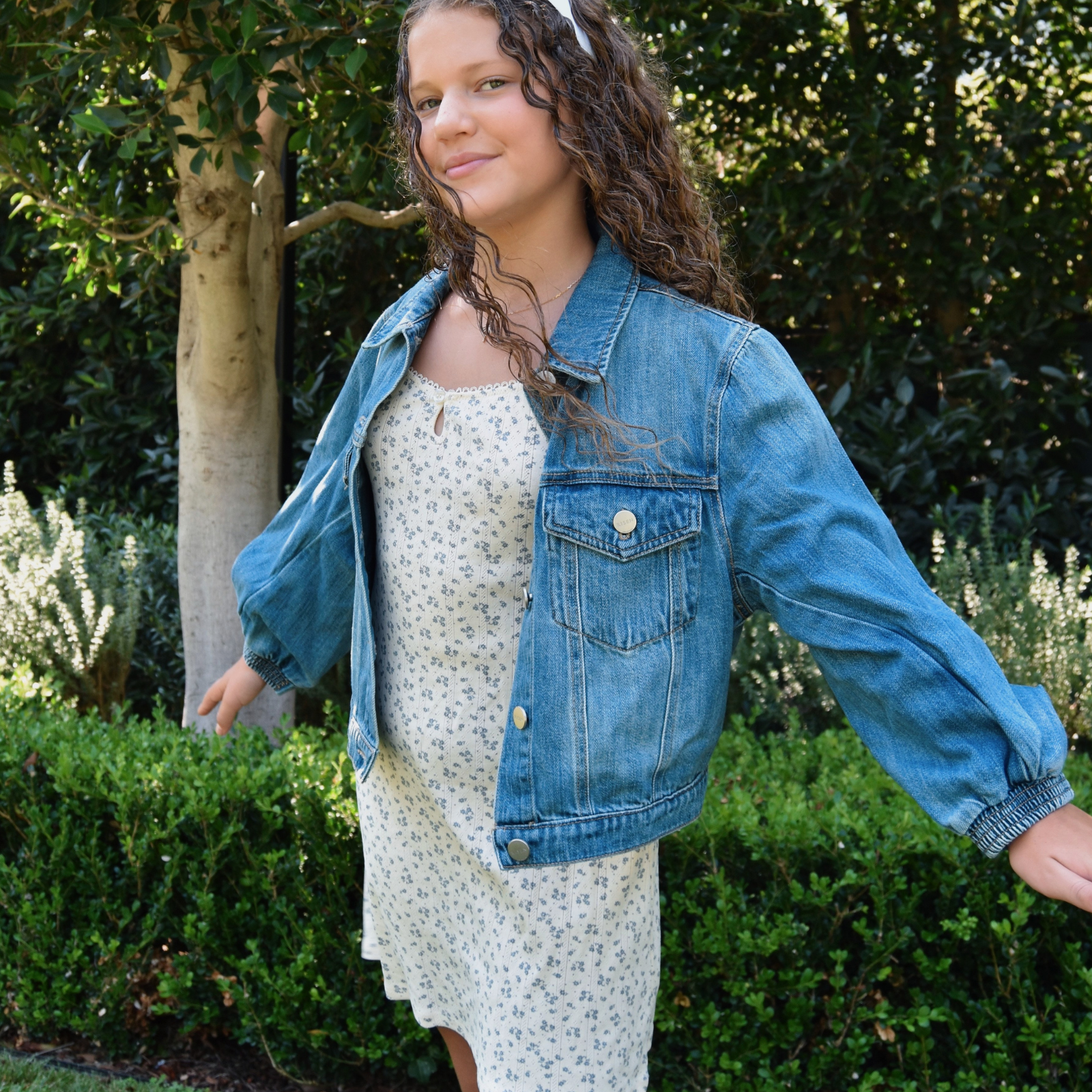 8apart Women Daisy Cropped Jean Jacket
